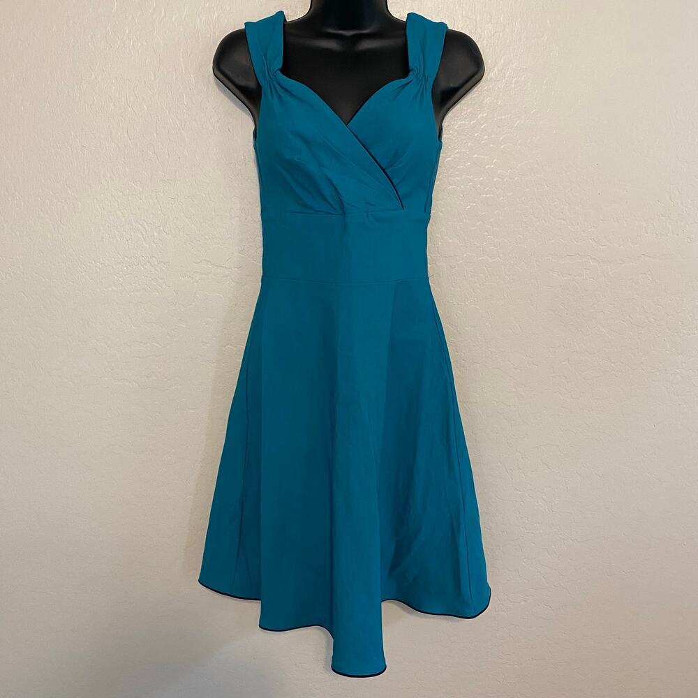 Rock Steady Serenade Dress Womens Sz Medium ModCloth Teal Sweetheart Neckline